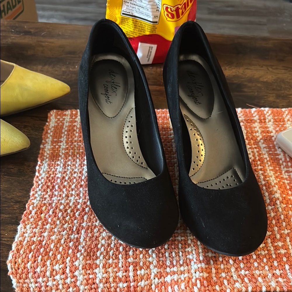 Dexflex Comfort Black Heels with Cushioned Insole